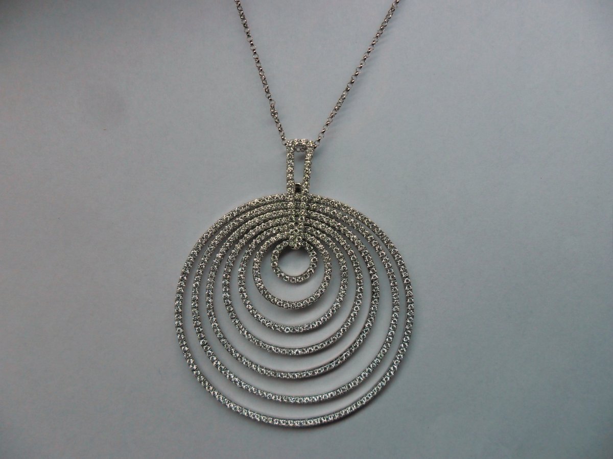 Circle Pendant White Gold